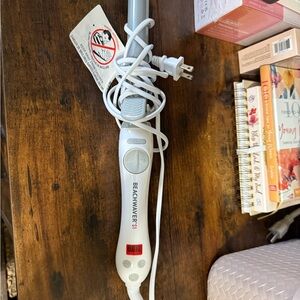 Beachwaver S1 Rotating Curling Iron - White